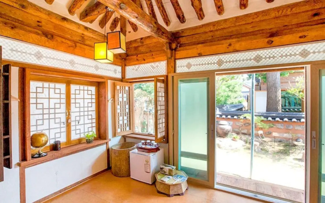 Jeonju Omokheon Hanok Stay