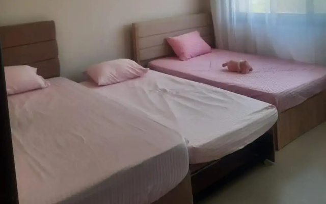 Whispering Waters, Two Bedroom With a Garden, Azha