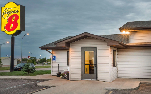 Super 8 by Wyndham Jamestown