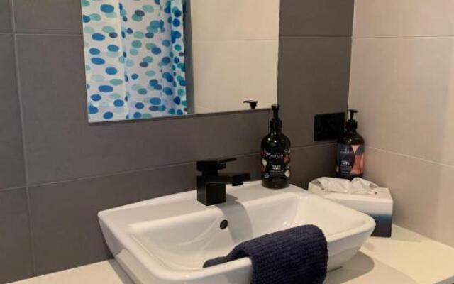 Callemondah Studio with stunning views, Bangalow Byron Hinterland