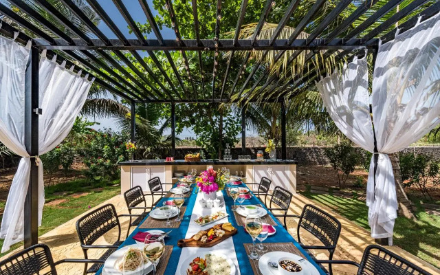 Saffron Stays Gardenia