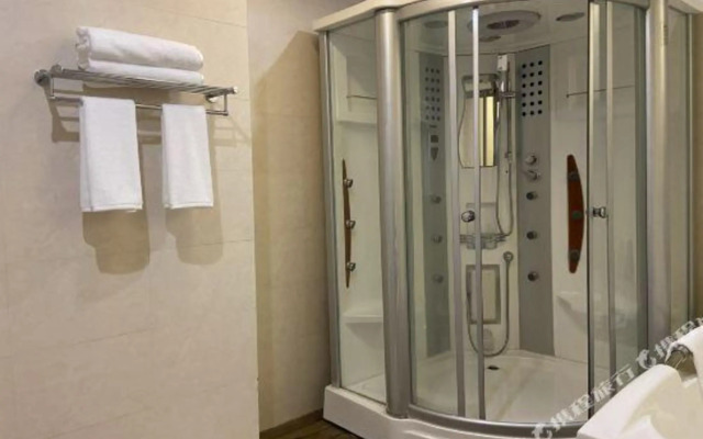 Longcheng Business Hotel