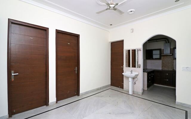 OYO 15736 Little Residency