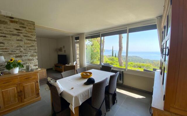 Comfy villa in Bormes-les-Mimosas with swimming pool