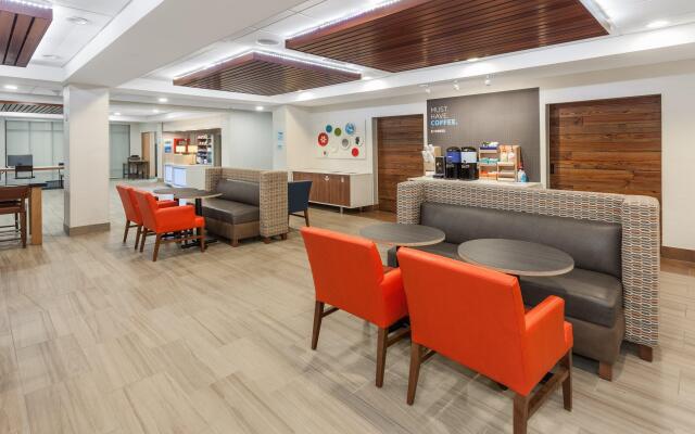 Holiday Inn Express Hotel & Suites Providence-Woonsocket, an IHG Hotel