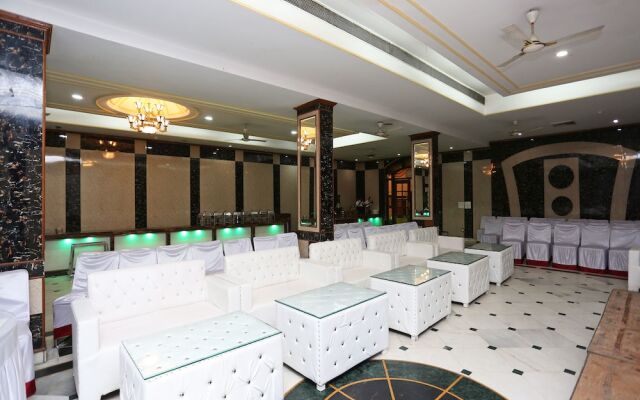 OYO 16125 Eiffel Grand Hotel