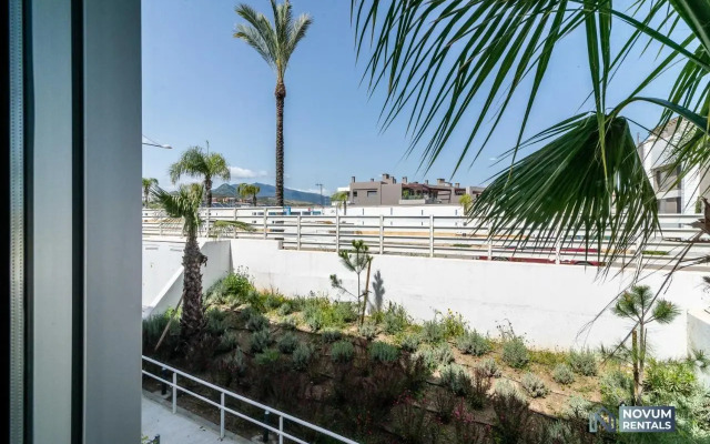 Newly Built 3-BDRM Luxury Apt w/ Stunning Sea Views