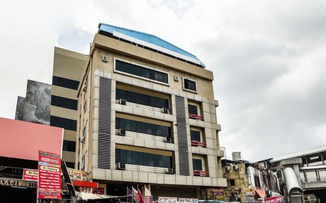 OYO 16061 Hotel Holly Hock