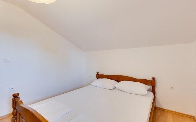 Nice Apartment in Marsici With Wifi and 1 Bedrooms