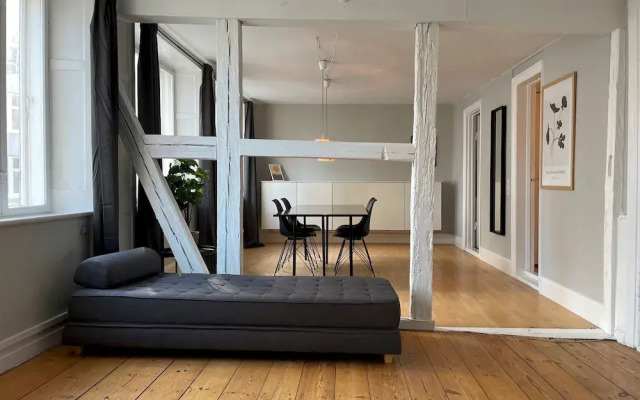 Trendy Apartment - The Marble Church Views