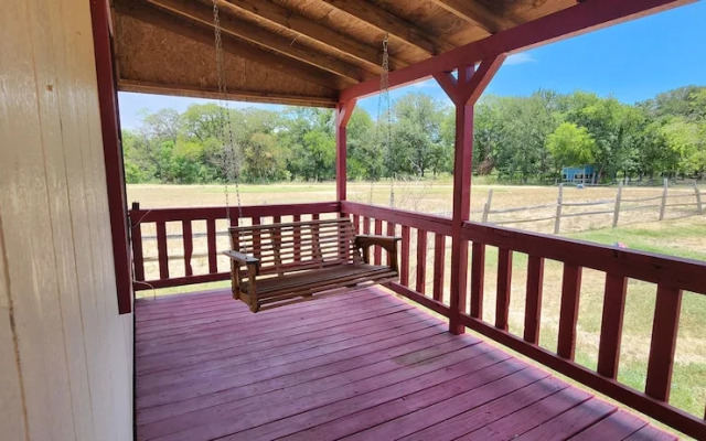 Mendelbaum Winery Guest Cabins