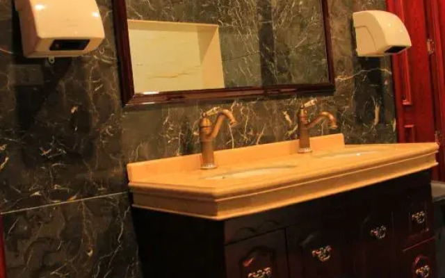 Yinlong International Hotel