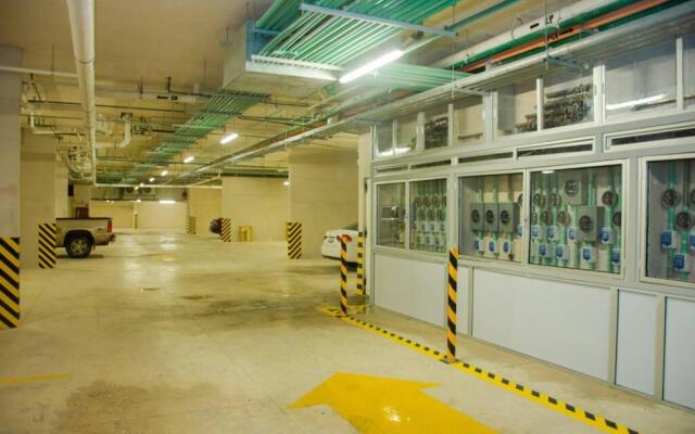 G208N Gallery Luxury Condo 5stars. Walking to the beach.