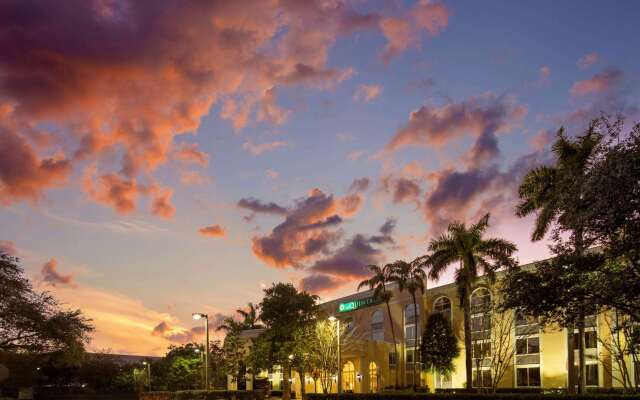 La Quinta Inn & Suites by Wyndham Sunrise