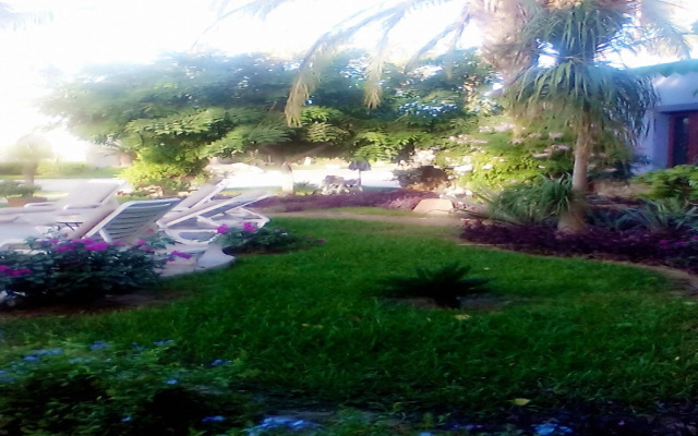 El Encanto Inn
