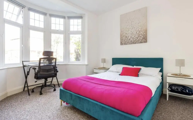 Beautiful 1-bed Apartment With Garden in London