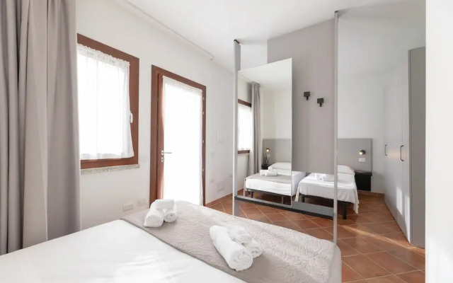 Residence with pool in Isola Rossa
