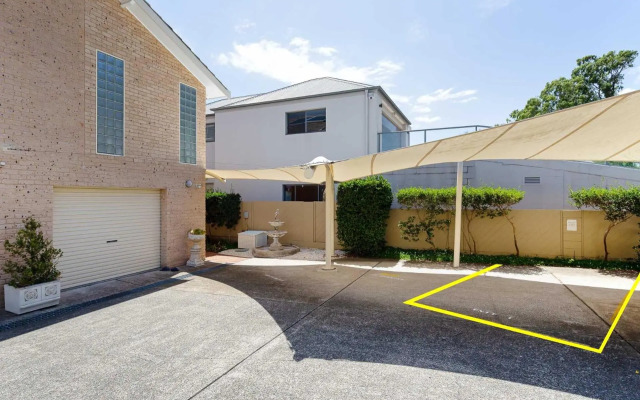 Sandy Beach House - Corlette Waterfront