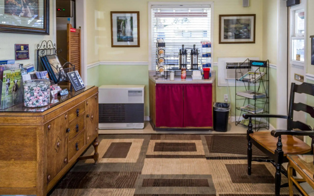 Charm Motel & Suites