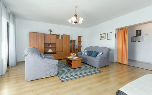 Apartment Paola for Max 7 Pax with 3 Bedrooms Large Garden And Spacious Balconies Overlooking the Sea - Apartment in Porec - Photo 4