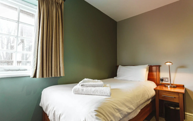 The Dog and Doublet Inn