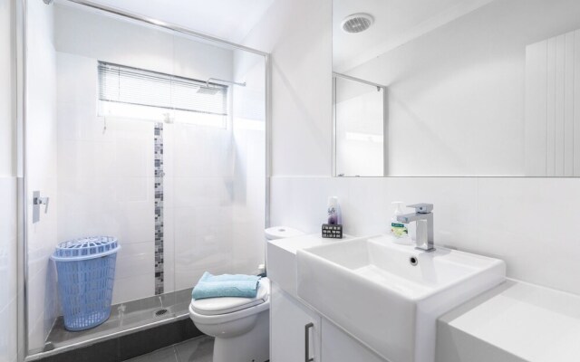 Conveniently Located Luxury Home - 10 Mins from CBD