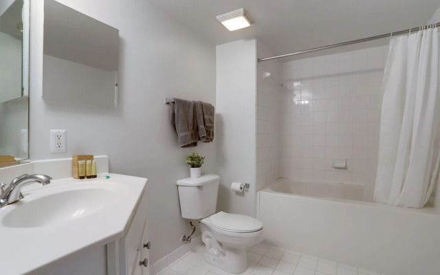 Fantastic 1 Bedroom Condo at Ballston