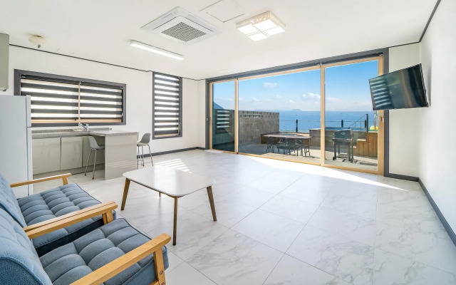 Yeosu Fisterra Spa Poolvilla