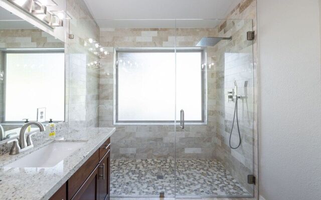 Scottsdale Friess 4 Bedroom Home by RedAwning