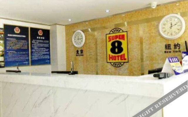 Super 8 (Beijing Qianmen East Street)