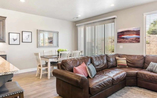 The Suite Escape By Redawning