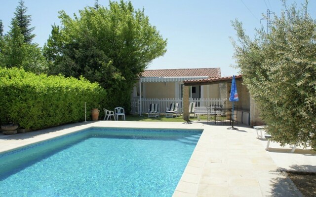 Charming Holiday Home in Robion With Swimming Pool