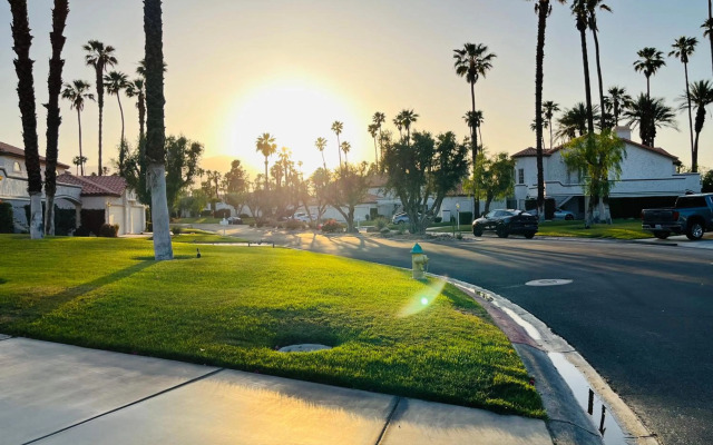 Elegant modern Palm Desert getaway