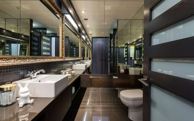 Museum Apartment Hotel, Independent Collection by EVT
