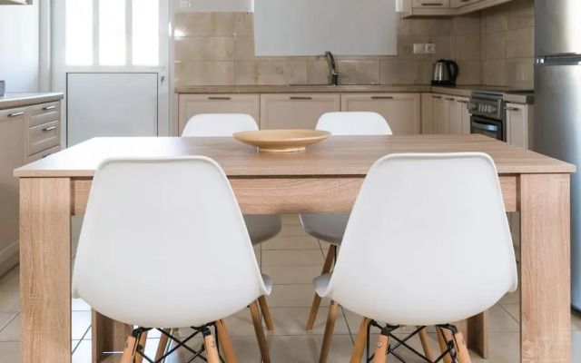 Elise Apartment Airport  by Airstay