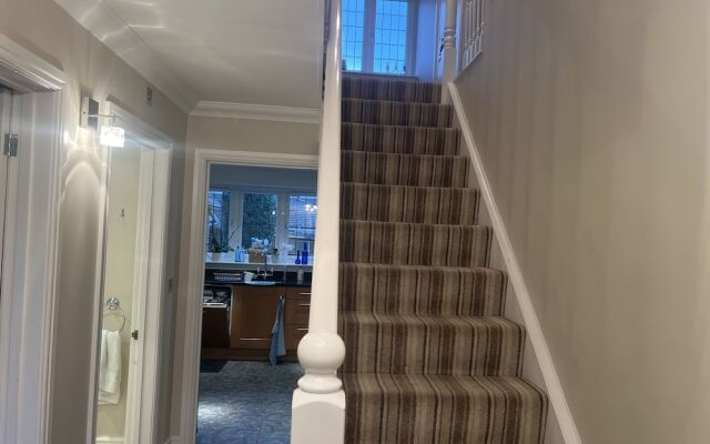 Remarkable 3-bed House in Netley Abbey Southampton