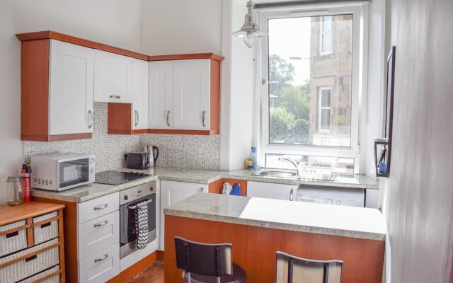Bright 1 Bedroom Apartment in Edinburgh
