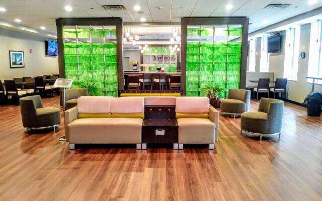 Monroeville Plaza Hotel