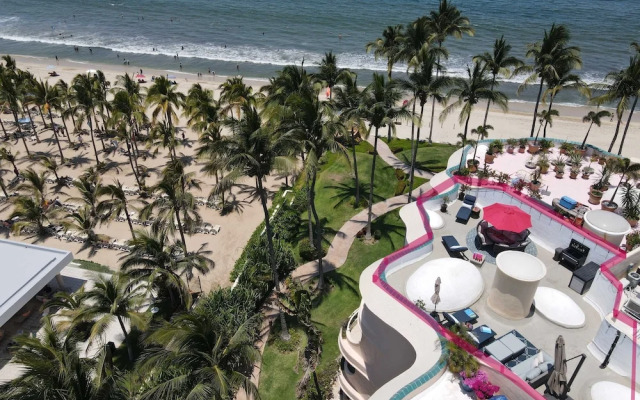 Ocean Front Penthouse Pool Sleeps 8 People