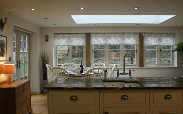 Coach House Burford, Burford