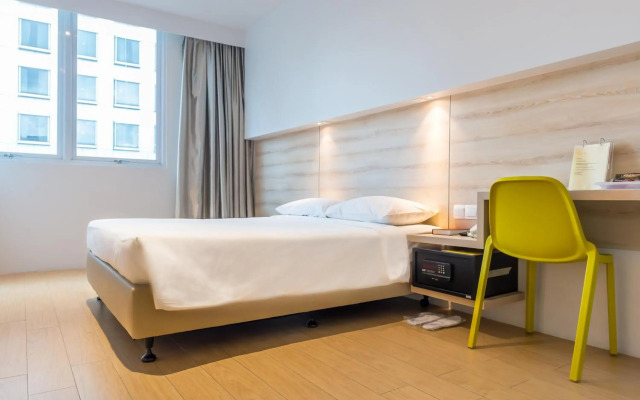 Summer View Hotel