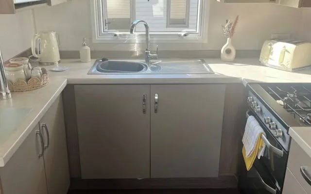 Seaside Escape - Cayton Bay Cabin