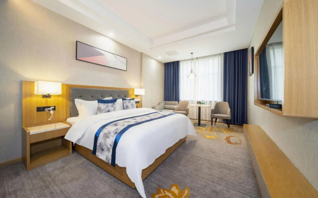 Jinfeng Hotel (Louxing Square Spring Garden Pedestrian Street Store)