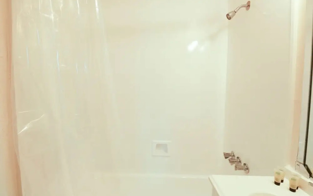 682 Hollywood Beach City View