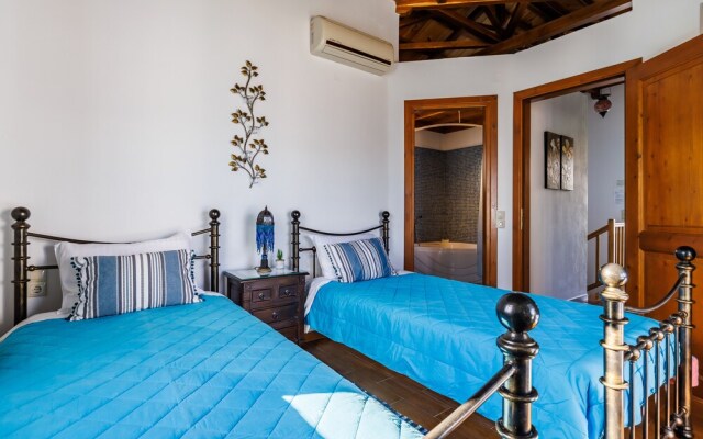 Villa Avaton With Magnificent sea View and Skopelos Town