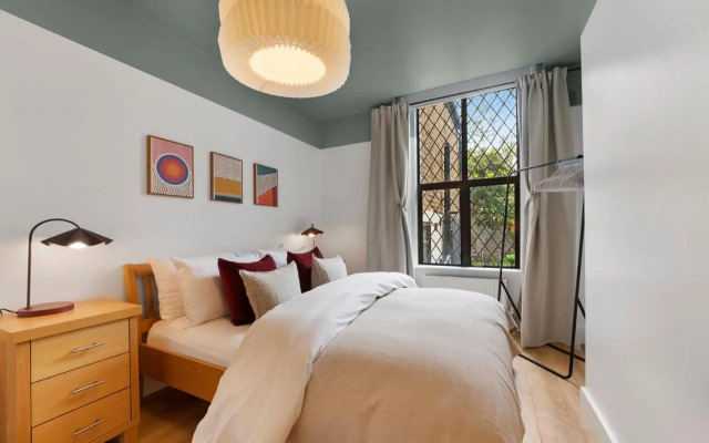 Peaceful Crouch Hill Flat by MoreThanStays