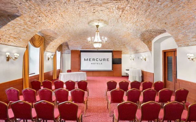 Отель Mercure Szekesfehervar Magyar Kiraly Hotel