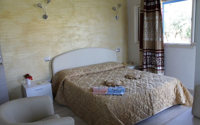 Room in Guest Room - S'olivariu Village Affittacamere - King Room With Garden View 2