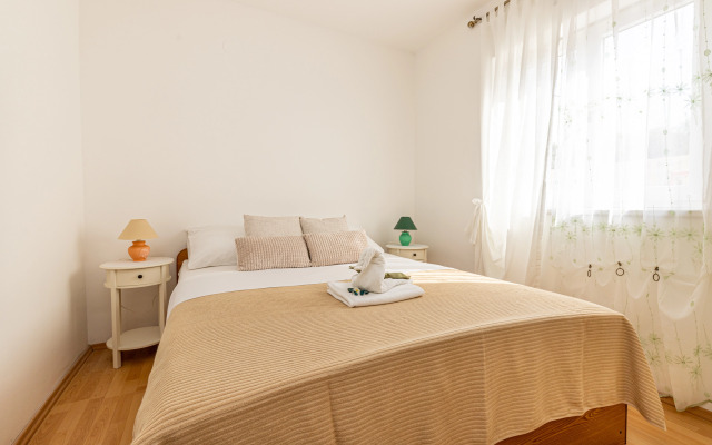 Beach Apartment Alenka Green