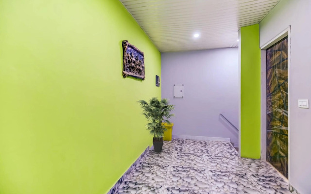 OYO Flagship 70340 Hotel Colour